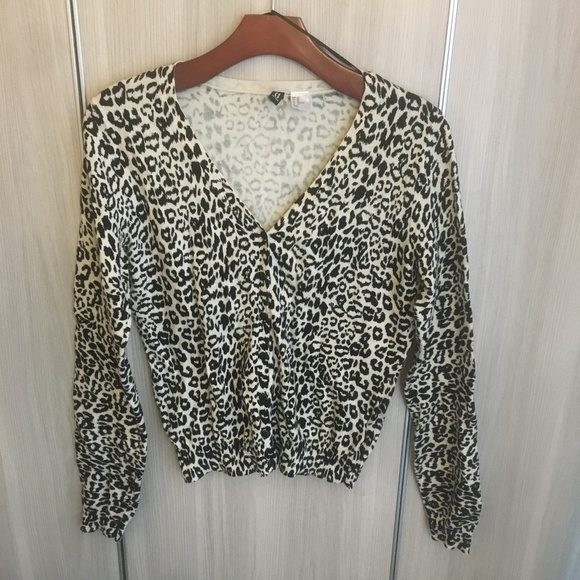 H&M Sweaters - H&M black white leopard v-neck cardigan